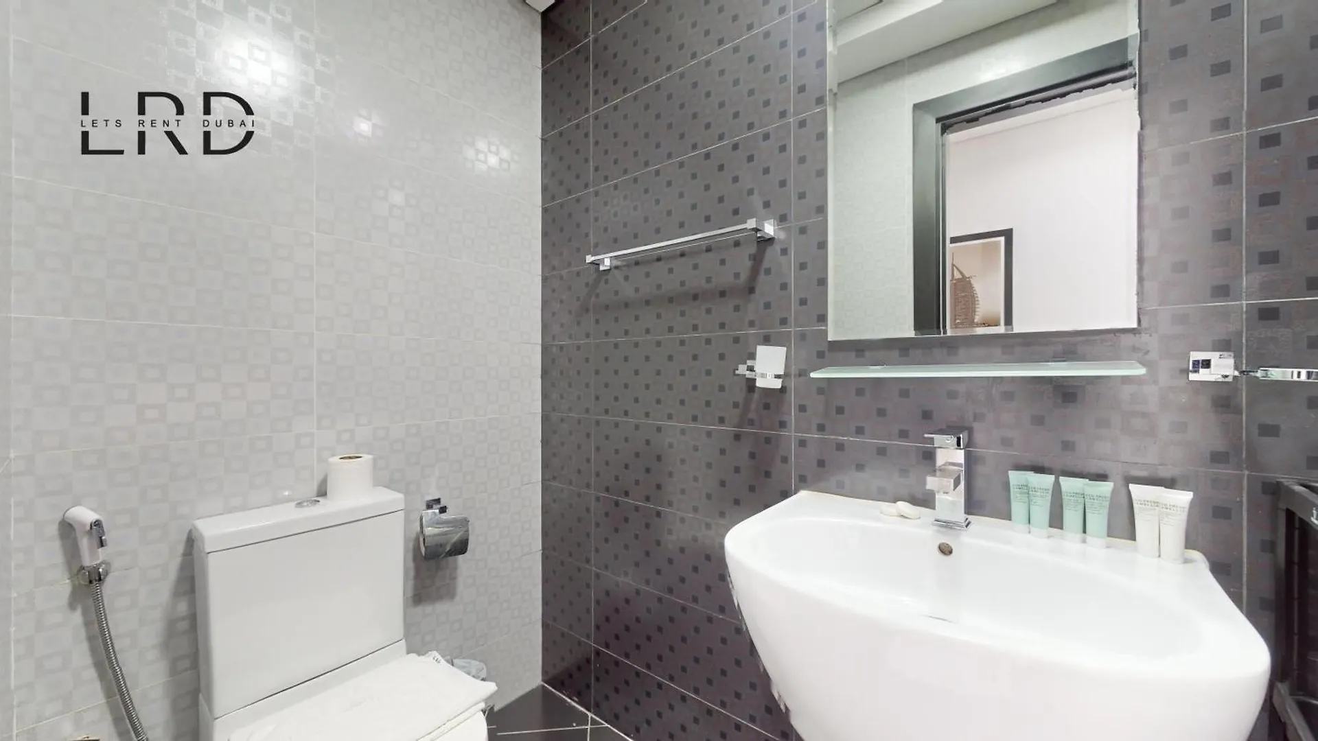 Modern & Spacious 2Br Apartment Ντουμπάι